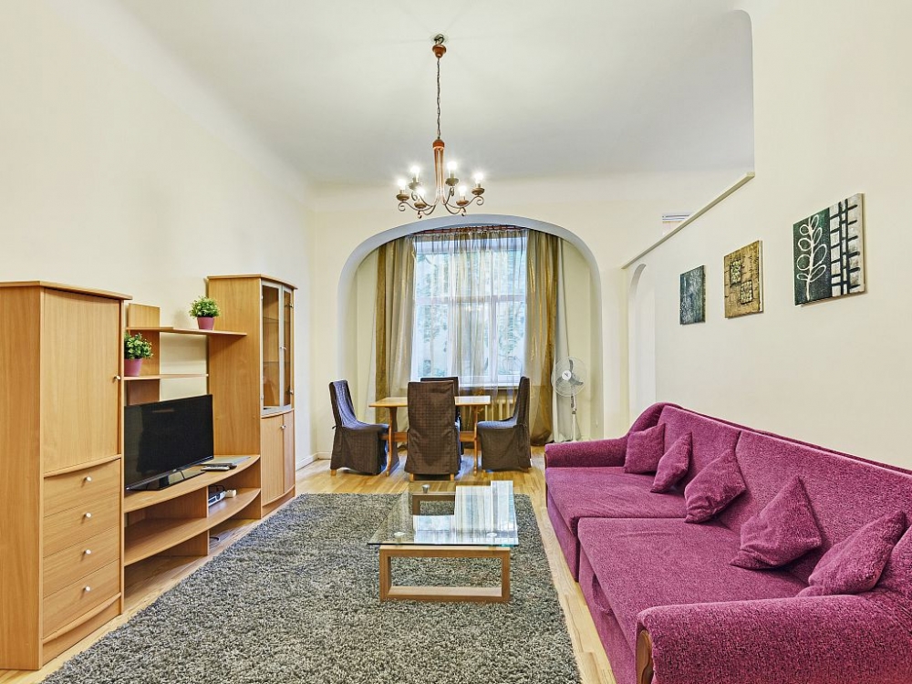 Четырехкомнатная квартира с яркими кроватями #11