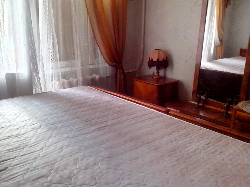 Двухкомнатная раздельная квартира посуточно в Киев... #16