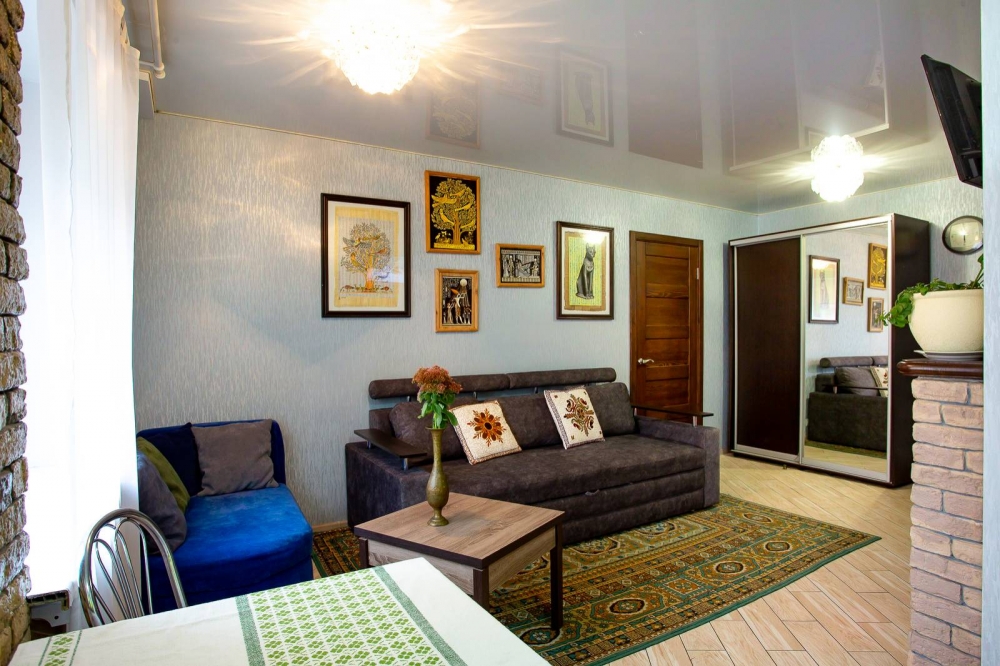 Стильная 2-к квартира с авторским дизайном посуточ... #2