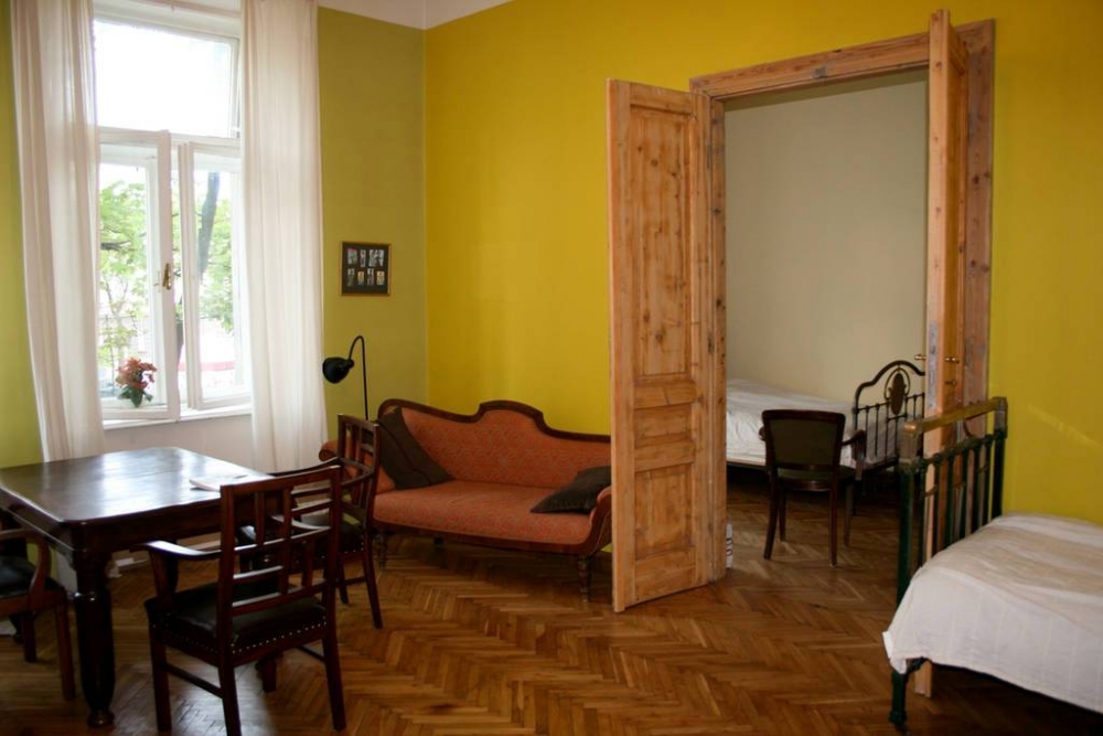 Трехкомнатный ретро уголок #7