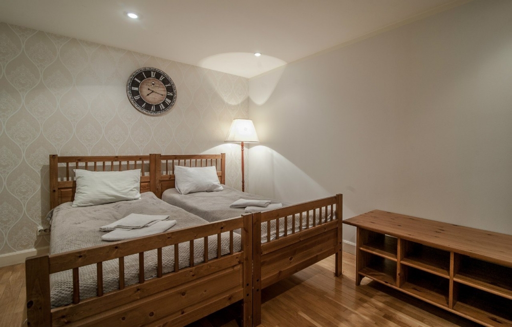 Апартаменты добротного стиля во Львове #9