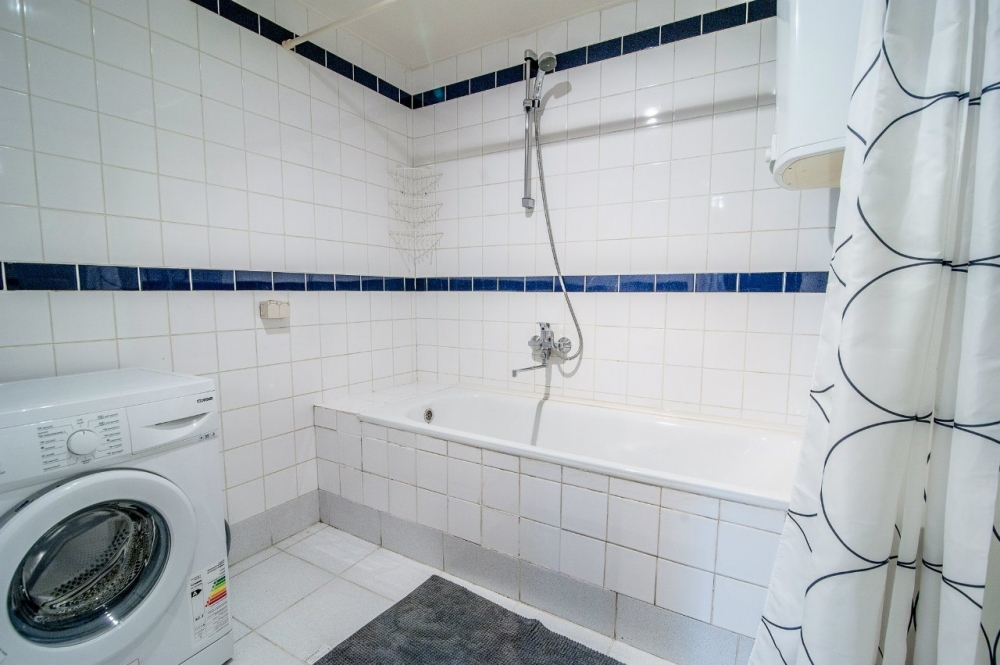 Апартаменты добротного стиля во Львове #13