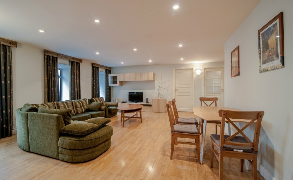 Апартаменты добротного стиля во Львове #14