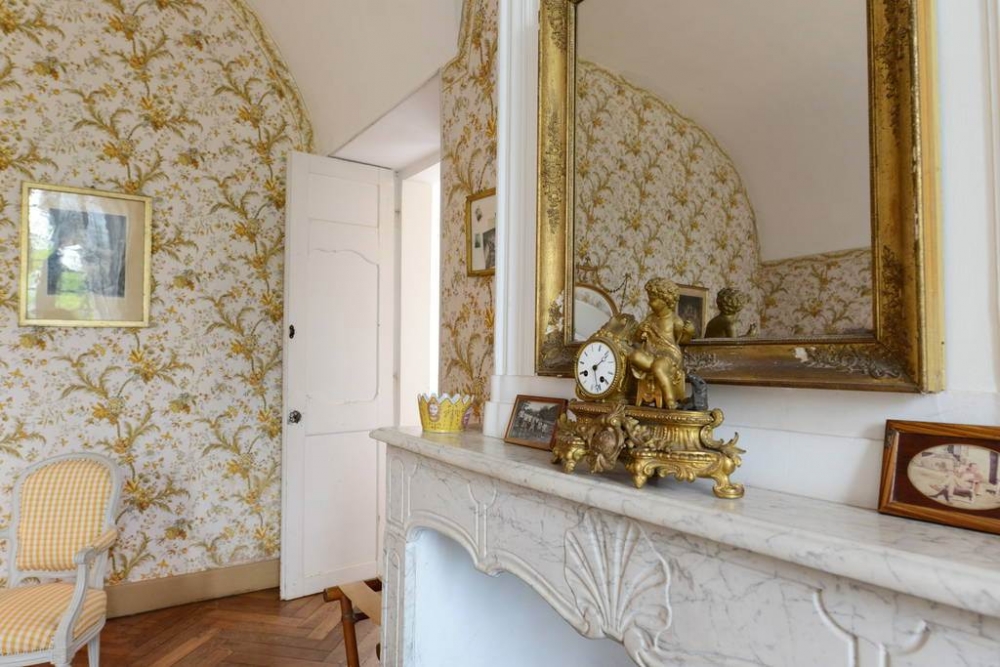 Ванильного цвета ретро квартира #9