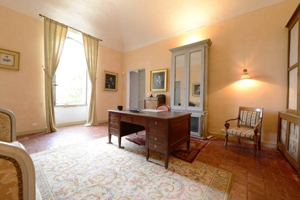 Ванильного цвета ретро квартира #13