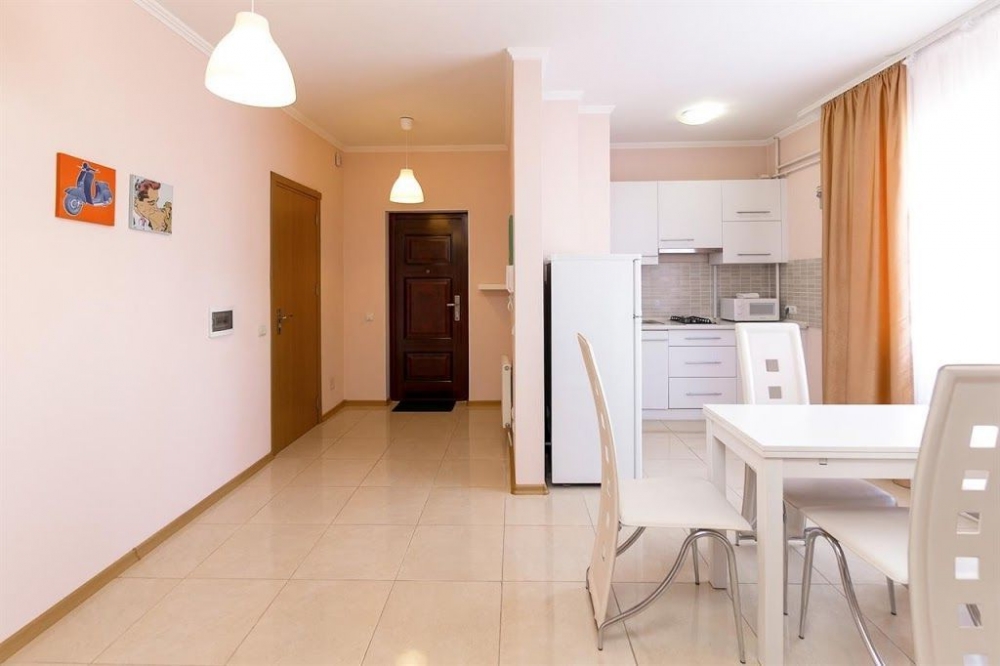 Тандем белого и глубокий красный #8