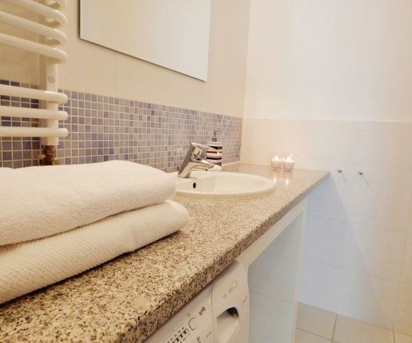 Квартира с красным диваном #2