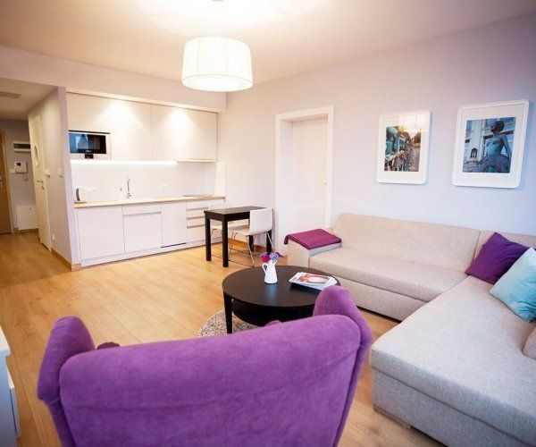 Современные апартаменты «Пурпурный акцент» #3