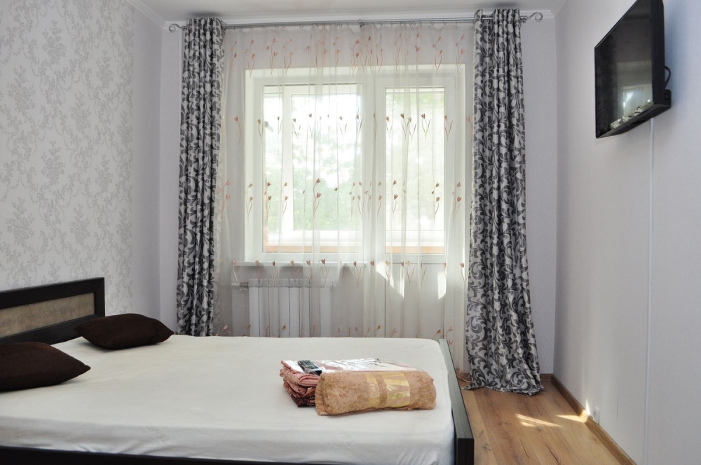 2-к. квартира на сутки в Киеве. ул. Героев Днепра... #9