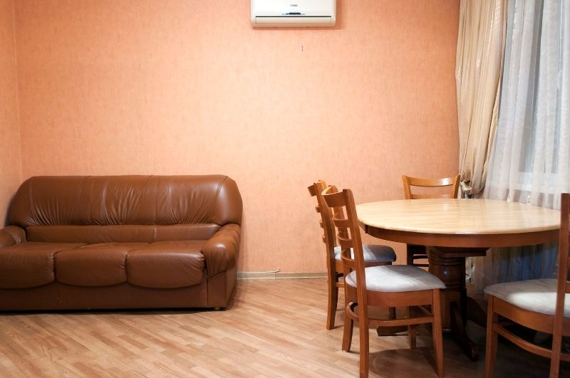 3-к. квартира в Киеве посуточно, ул. Озерная 8 #14