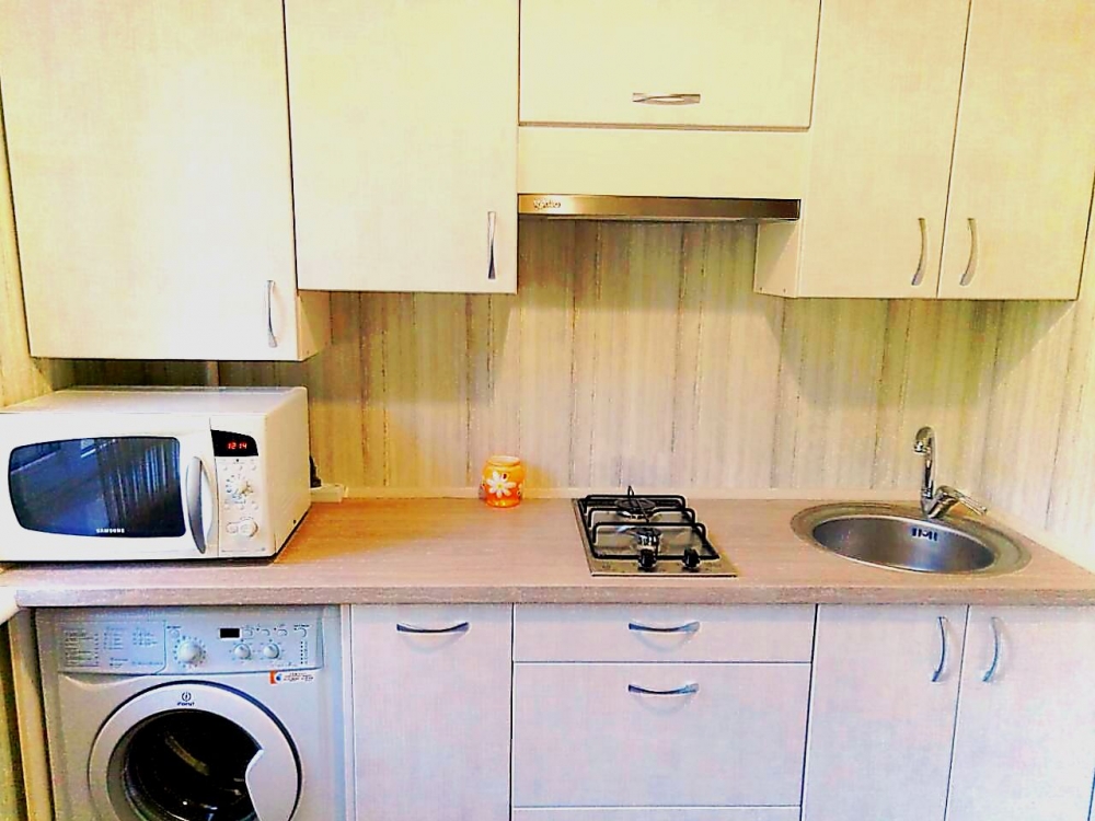 Сдается посуточно! АБСОЛЮТНО НОВАЯ после КАПРЕМОНТ... #4