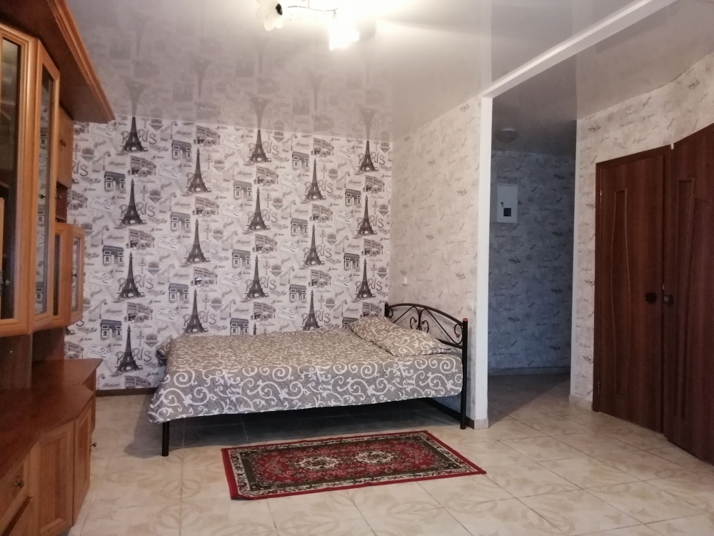 2 ком. квартира посуточно в центре Бердянска #2