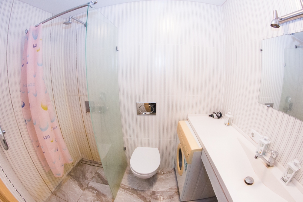 2 комнаты. Квартира посточно в центре. Евроремонт.... #3