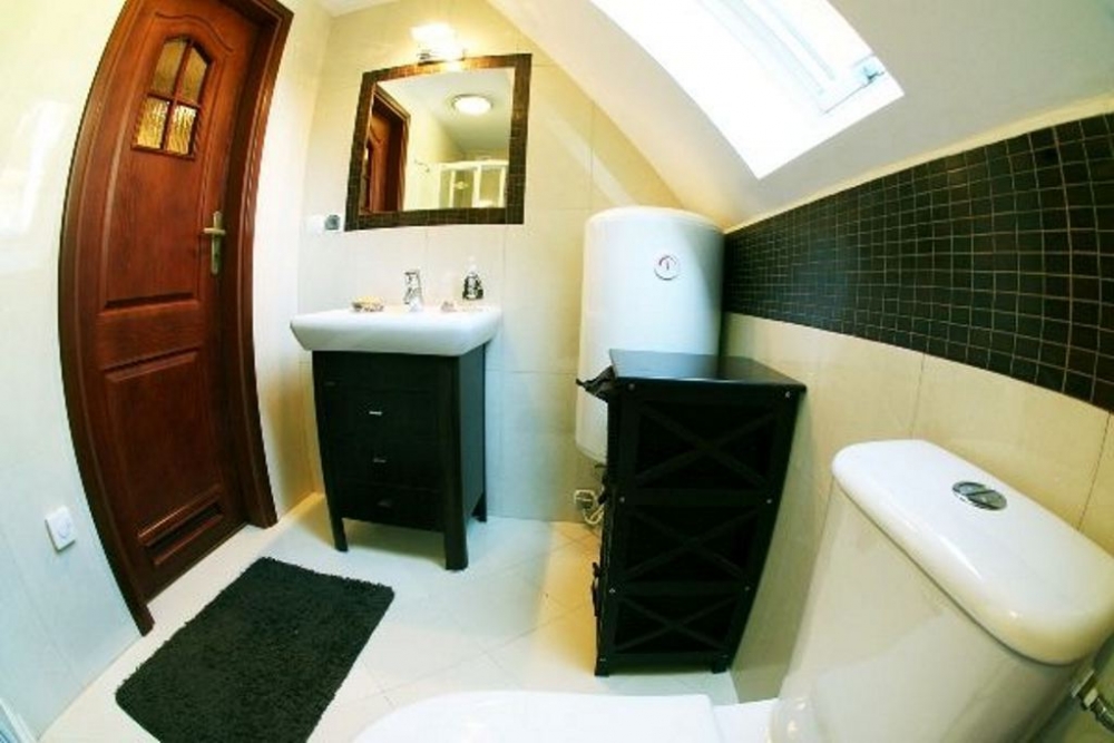 Яркий особнячек для большой культурной компании #4