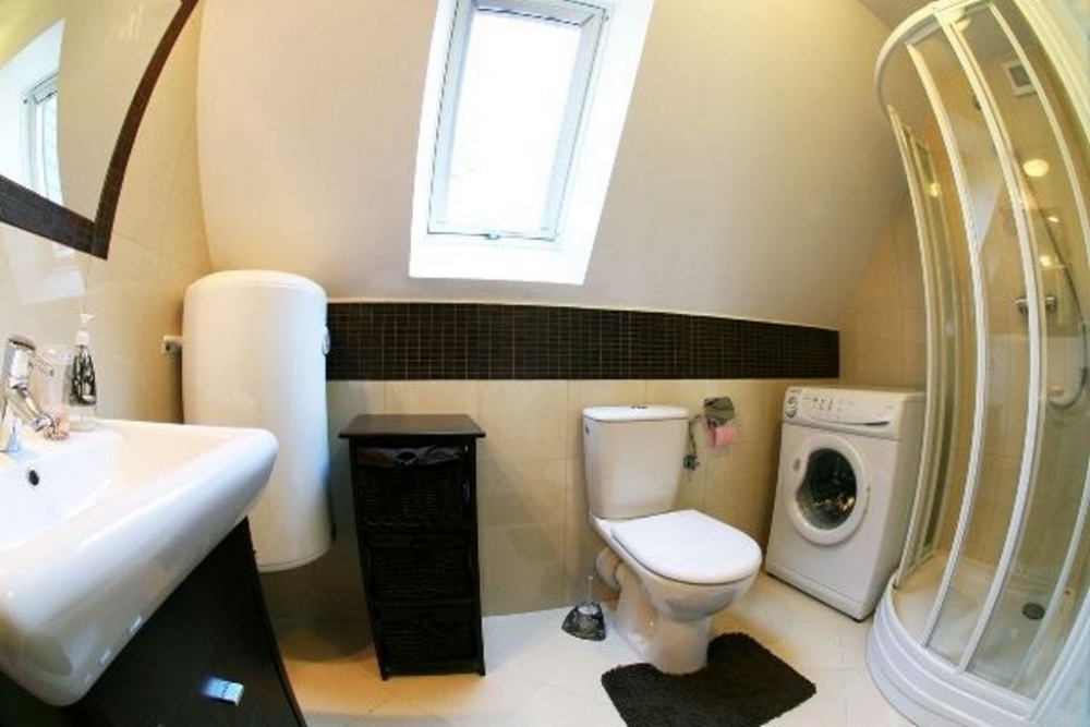 Яркий особнячек для большой культурной компании #13