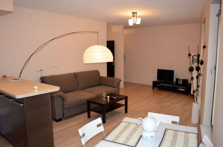 Очаровательный трехэтажный дом в спокойных пастель... #5