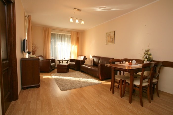 Очаровательный трехэтажный дом в спокойных пастель... #8