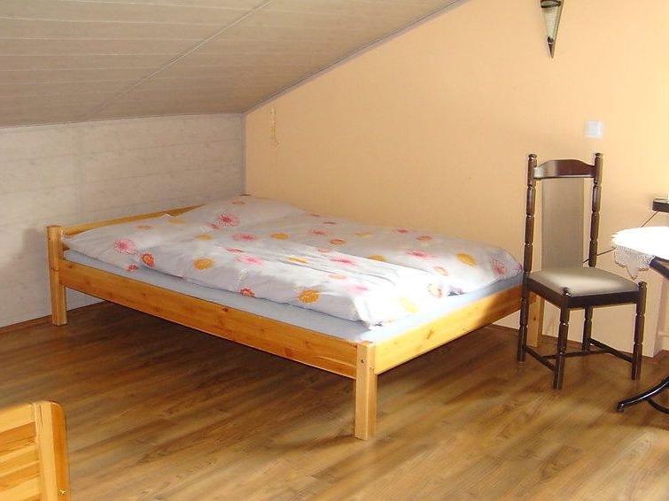 Яркий домик с беседкой и приусадебным участком во... #3