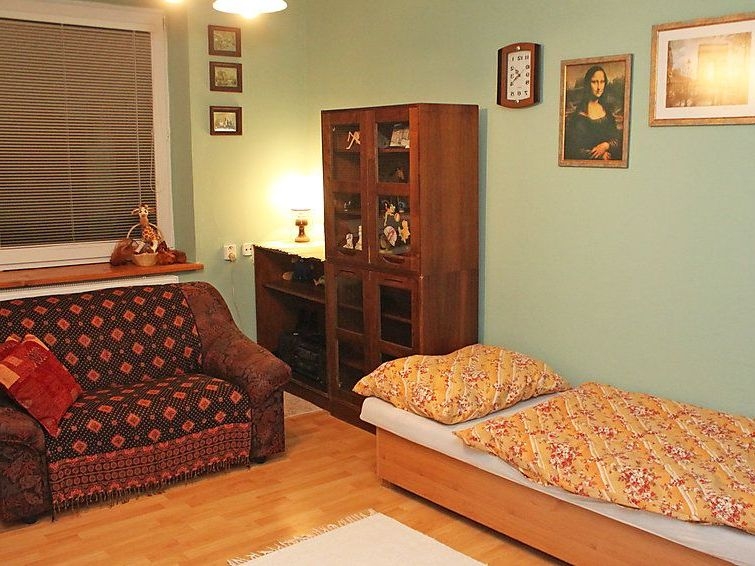 Яркий домик с беседкой и приусадебным участком во... #4