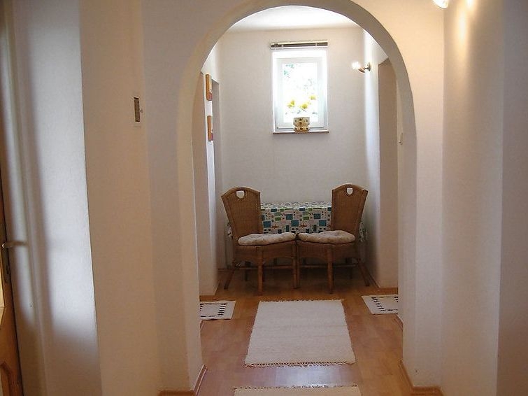 Яркий домик с беседкой и приусадебным участком во... #9