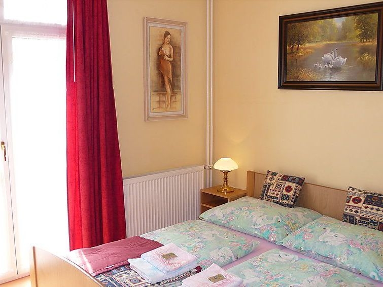 Яркий домик с беседкой и приусадебным участком во... #10