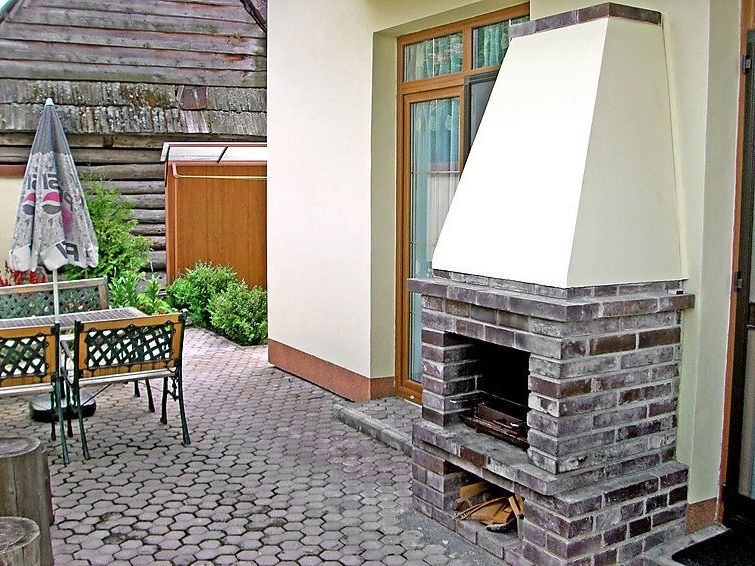 Яркий домик с беседкой и приусадебным участком во... #11