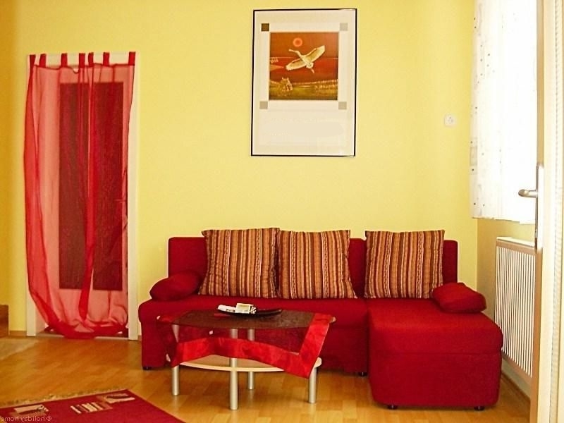 Яркий домик с беседкой и приусадебным участком во... #12