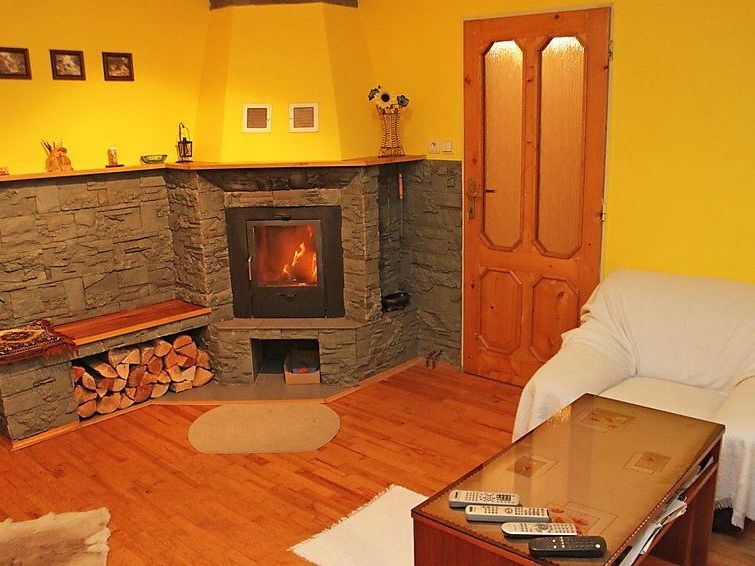 Яркий домик с беседкой и приусадебным участком во... #16