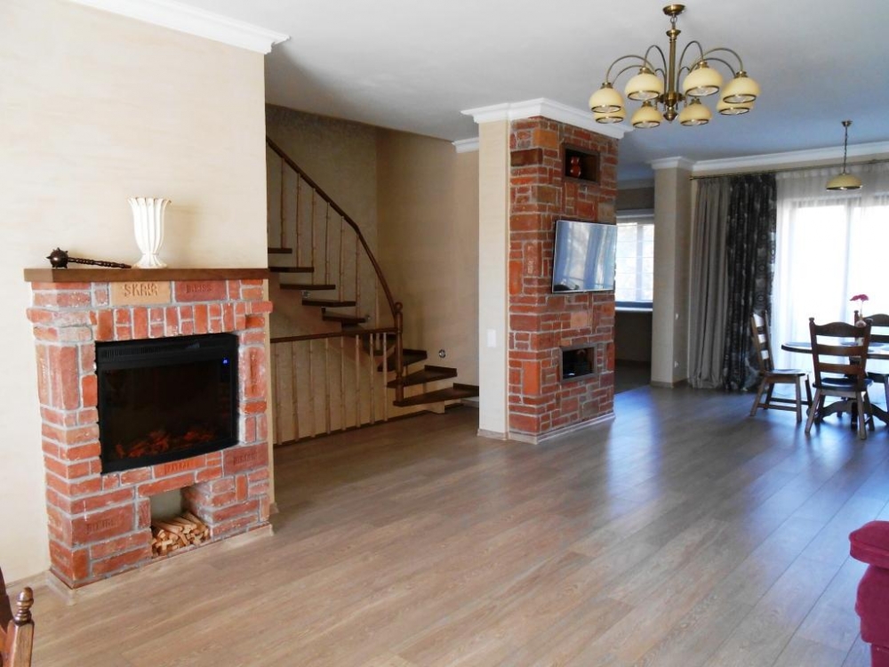 Просторный новопостроенный пятикомнатный трехэтажн... #36