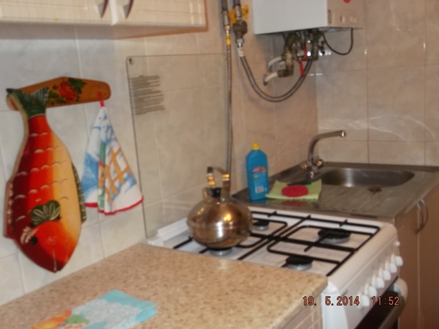 Небольшой дом с камином на террасе #5