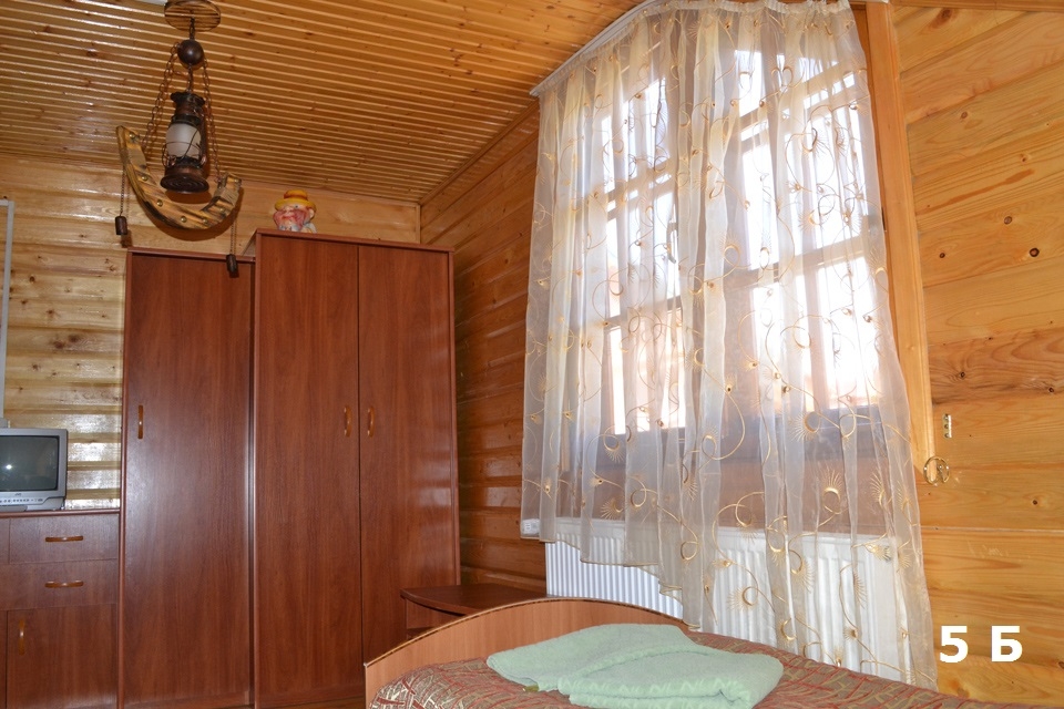 Поляниця 7 котеджів з каміномна 4-6 чоловік кожен... #2