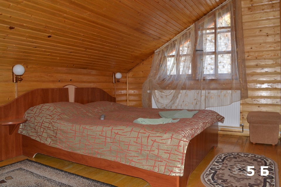 Поляниця 7 котеджів з каміномна 4-6 чоловік кожен... #4