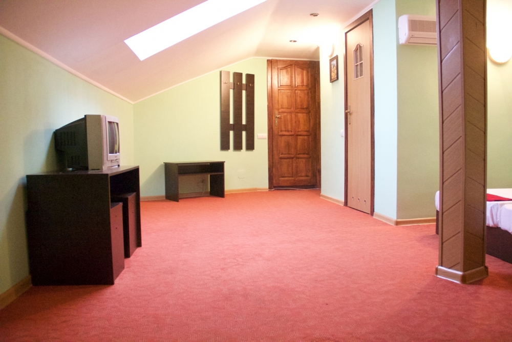 Затишний готель на 