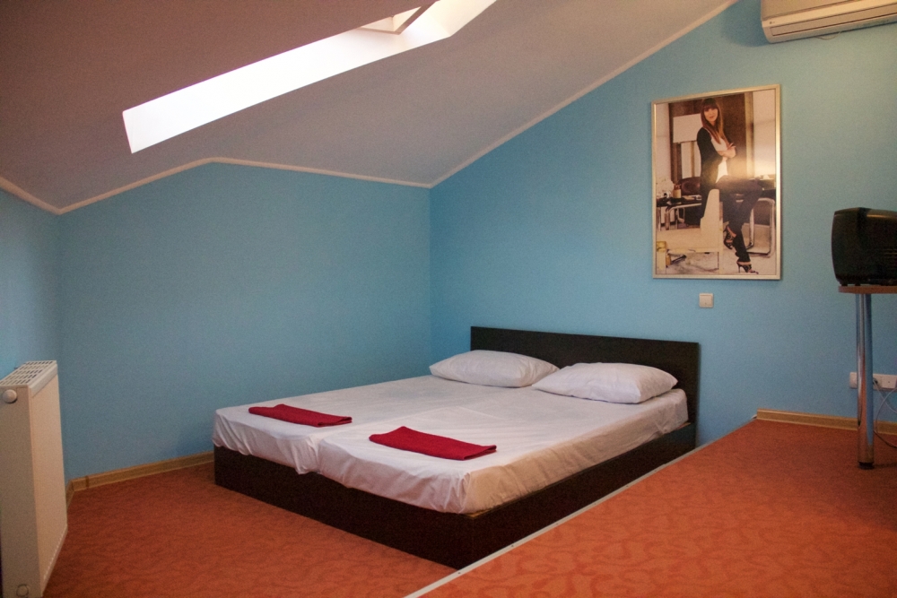 Затишний готель на 