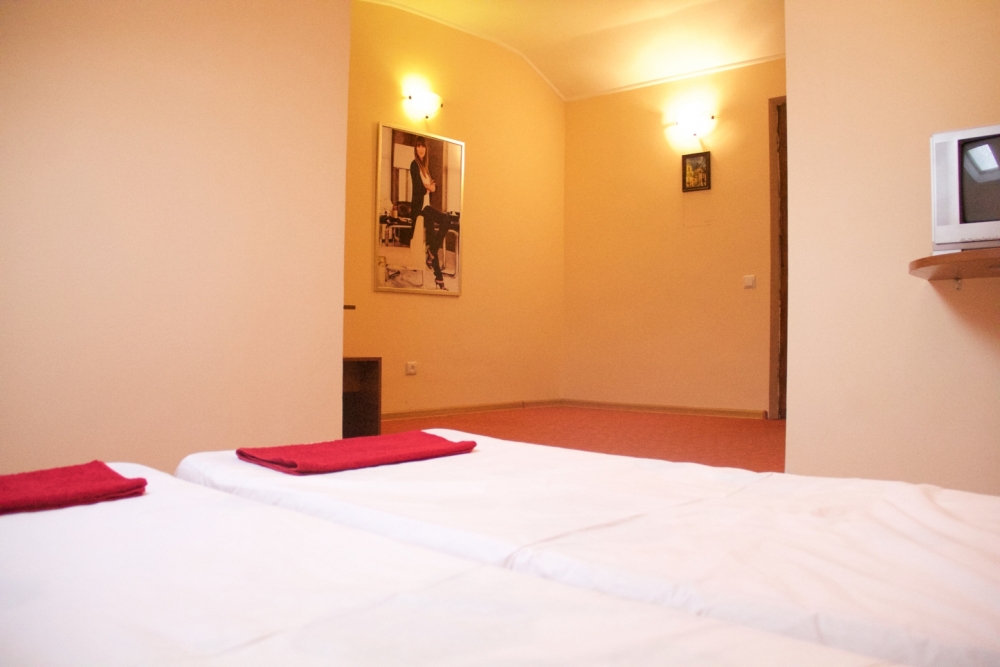 Затишний готель на 