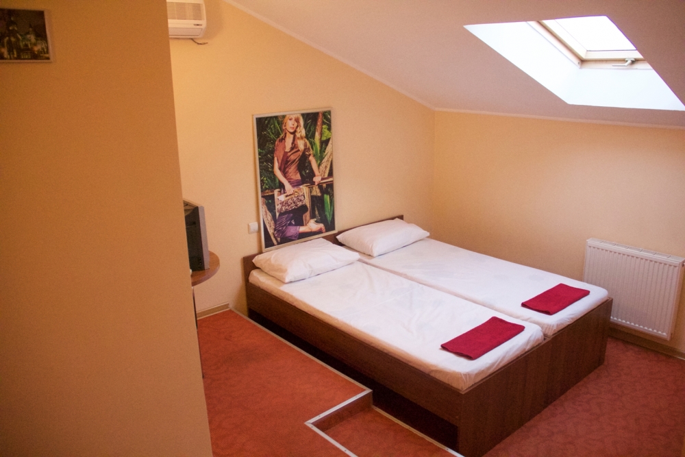 Затишний готель на 