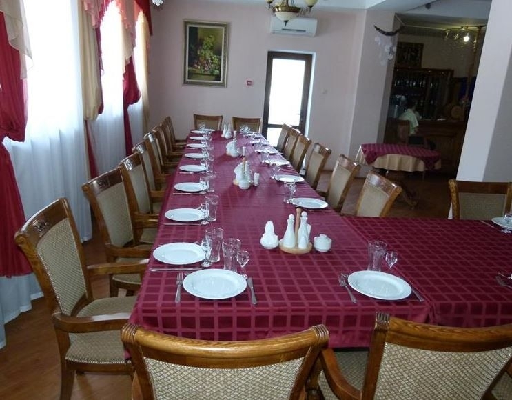 Отель «Піги» #8