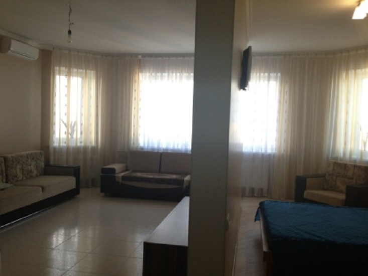 1к ком-студия посуточно, на первой линии домов до... #6