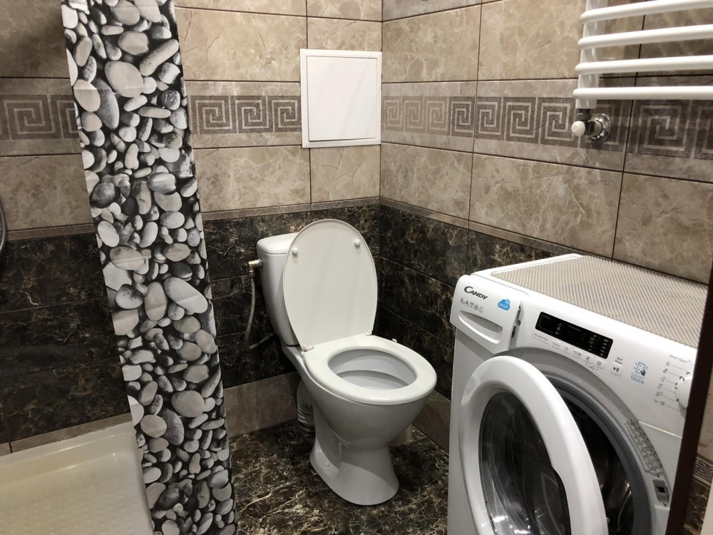 Центр города, рядом бювет #24