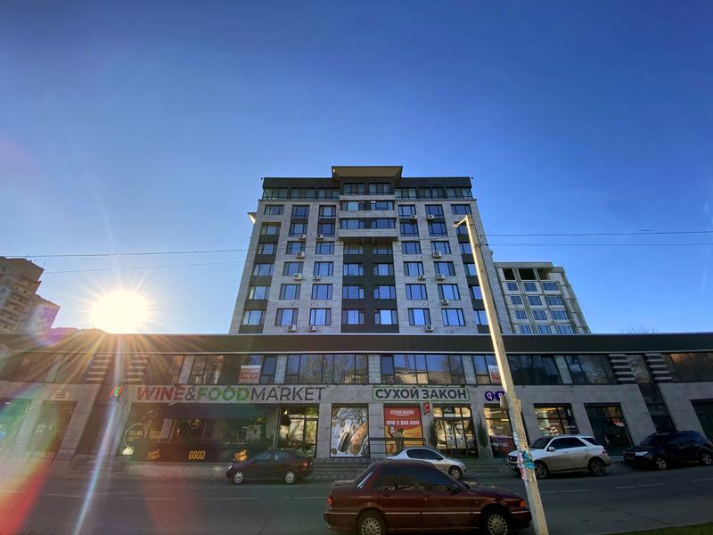 Современная, светлая, уютная квартира в центре Хер... #8