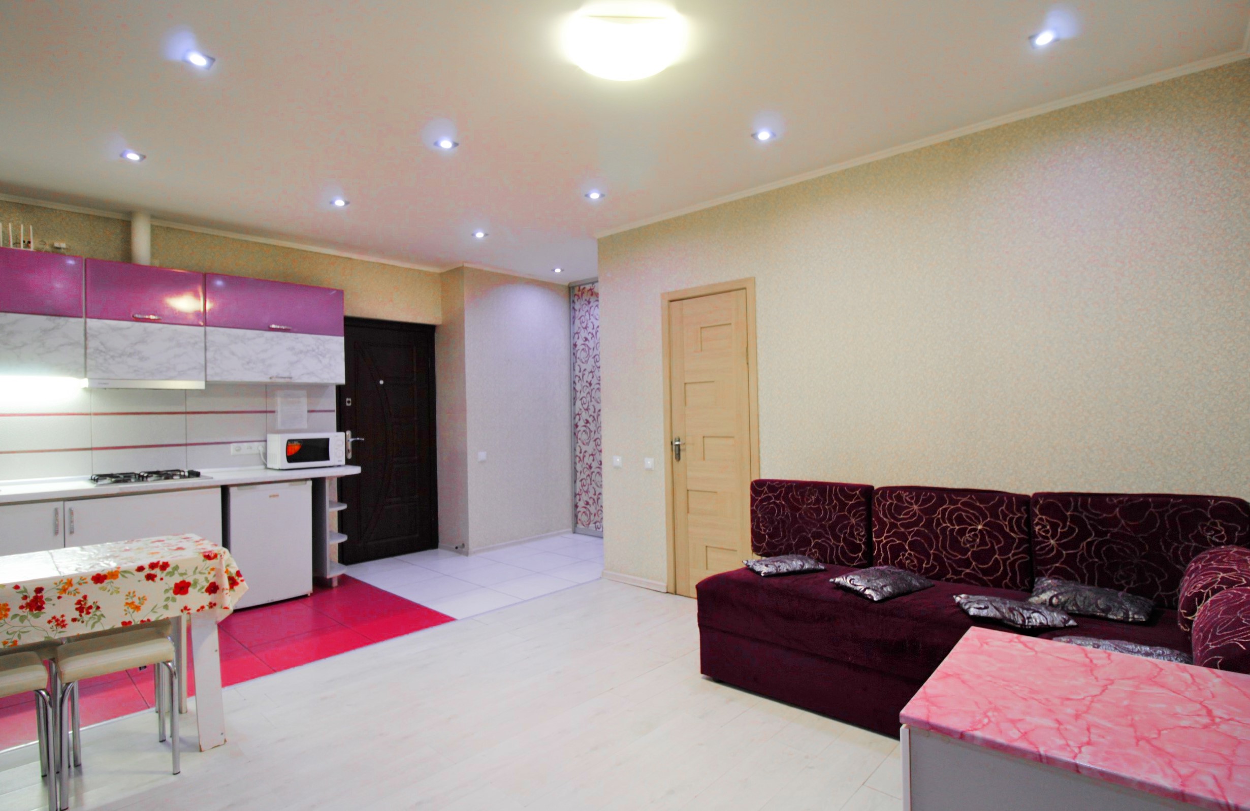 Сдаётся 2-х комнатная квартира посуточно #5