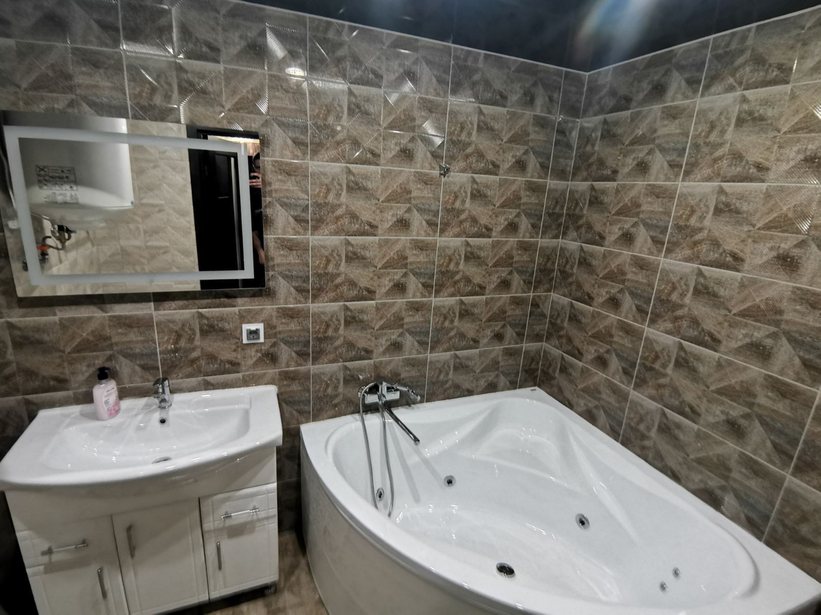 Vip квартира с джакузи, две кровати #4