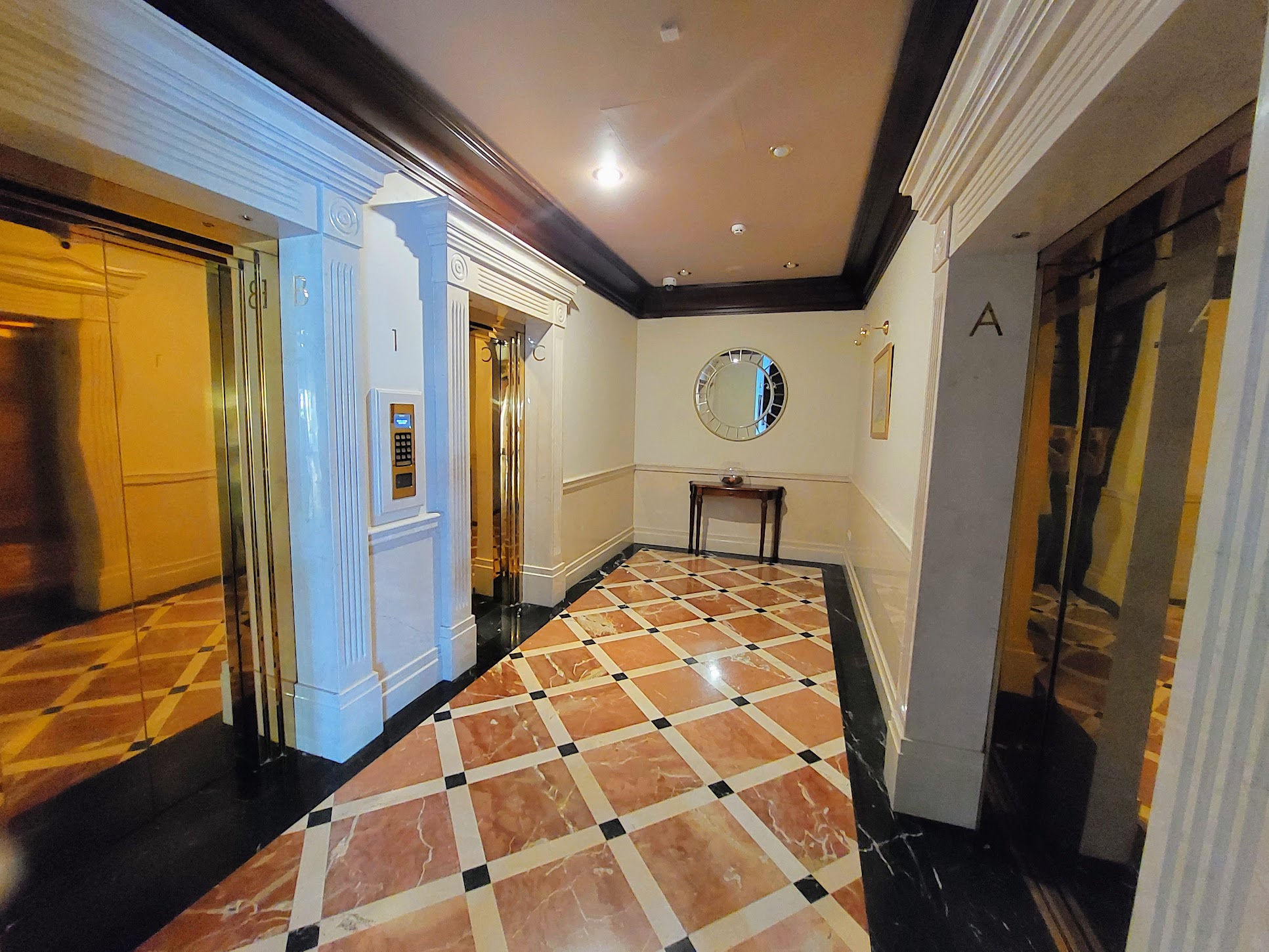 Оболонский пр 26 рядом с метро Минская #9