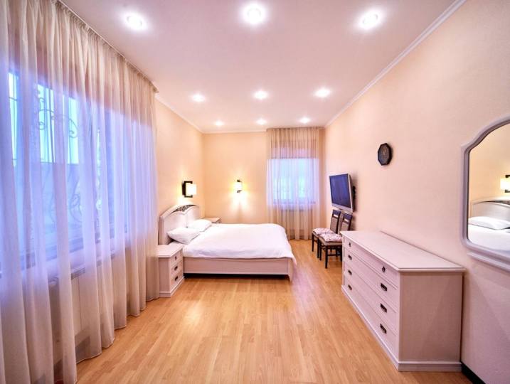 257 Триповерховий котедж подобово #4