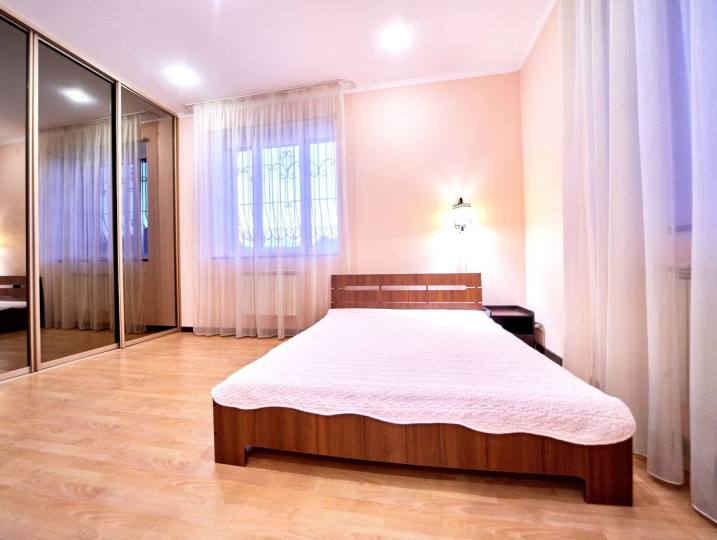 257 Триповерховий котедж подобово #9