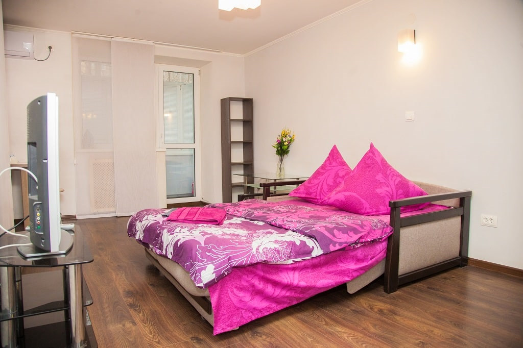 Посуточно 1-комнатный полулюкс ул.Украинская 43 #6