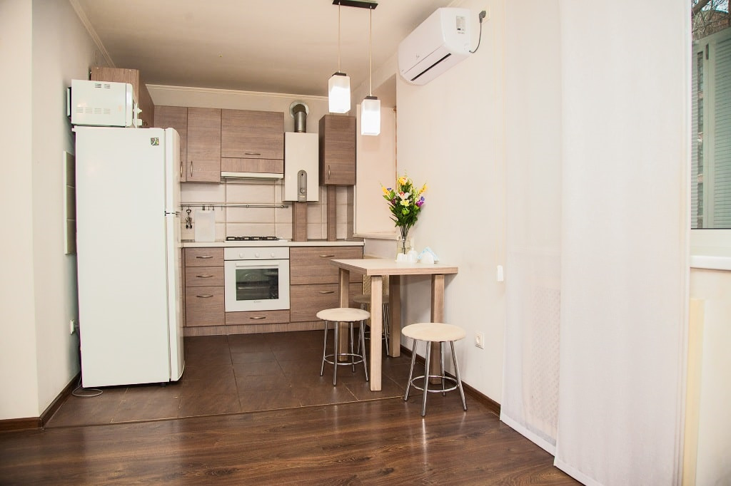 Посуточно 1-комнатный полулюкс ул.Украинская 43 #7