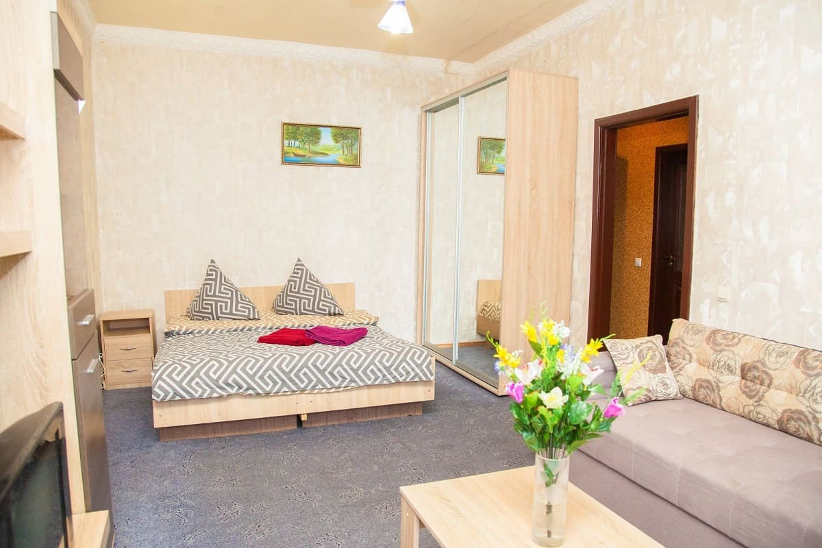 Посуточно 1-комнатный полулюкс ул. Независимой Укр... #4