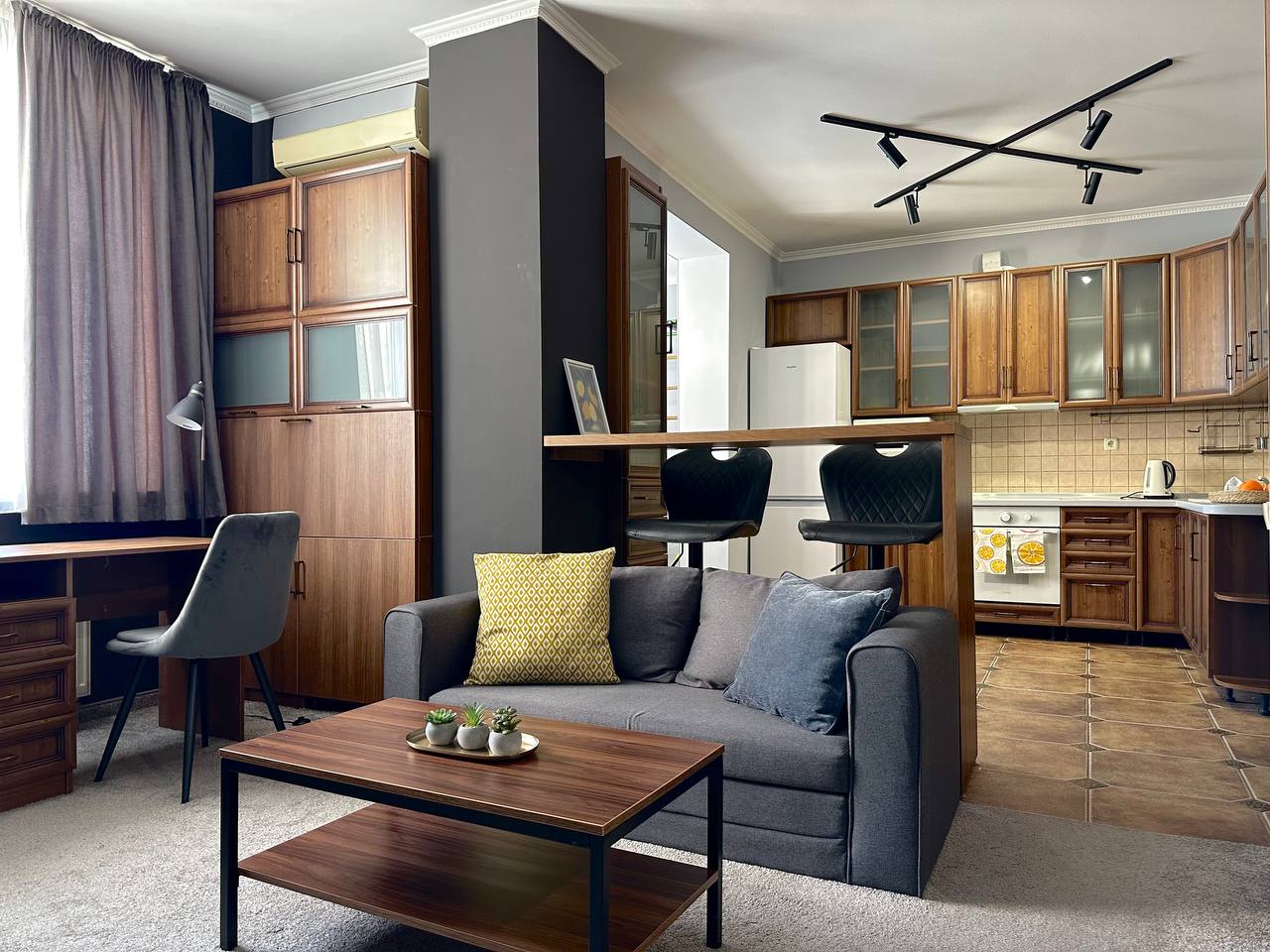 Стильная VIP-студия на Гагарина 3 с отличным видом... #8