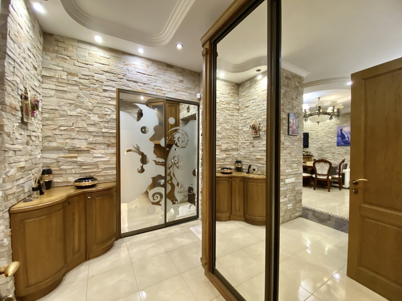 квартира із паркингом, 2 кімната +кухня студія #2